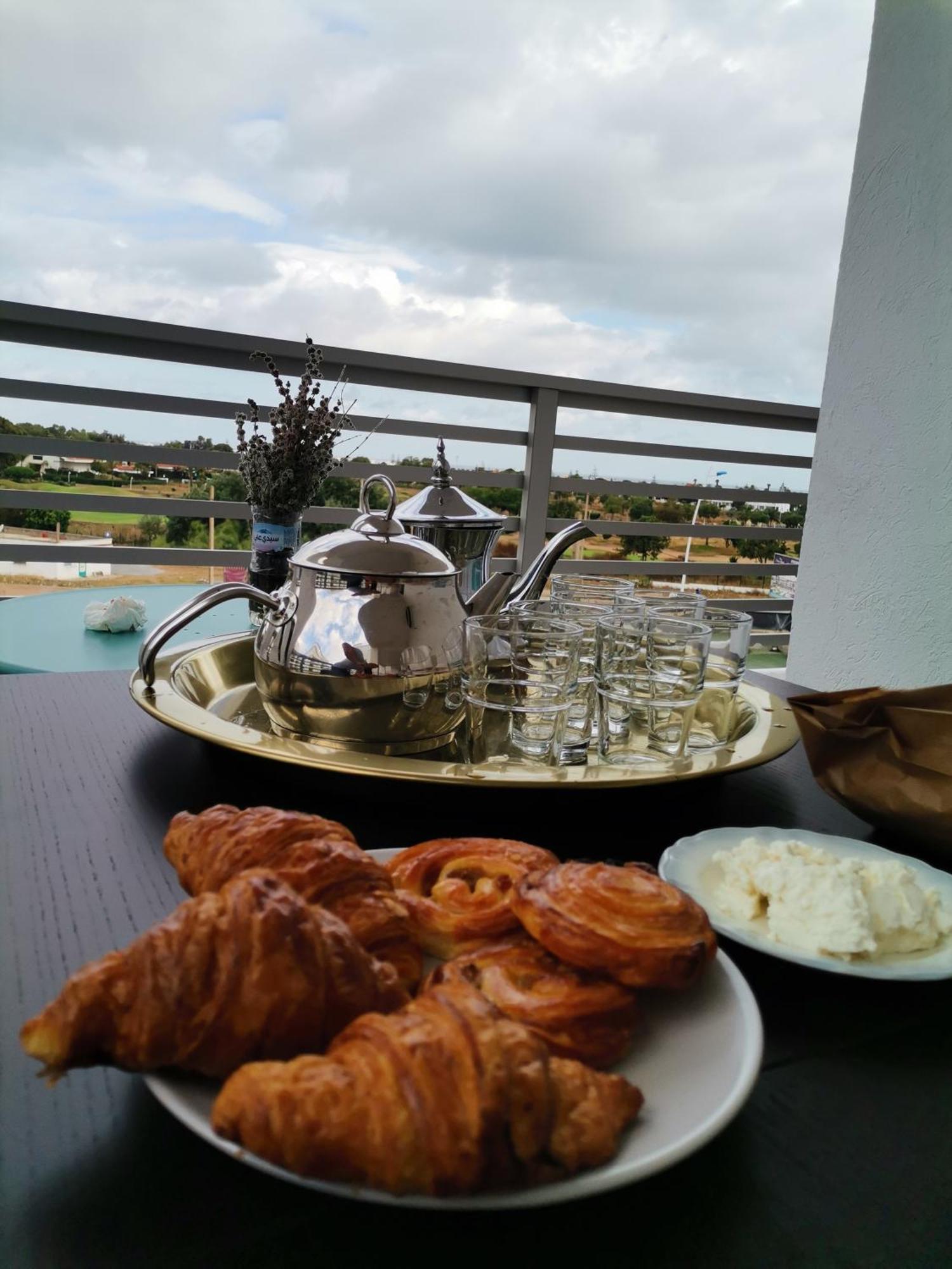 Grand Appartement Vue Golf A 2 Min De La Plage Bouznika Eksteriør bilde